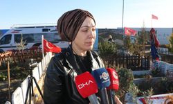 Depremzede anne Ayşe Taşar Berk, kaybettiği ailesinin mezarı başında konuştu: 'Hakkımı helal etmiyorum' - Videolu Haber