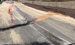 Kahta-Gerger yolunda çökme: Ulaşım tek şeritten sağlanıyor - Videolu Haber