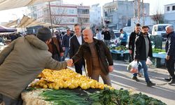 Vali Varol Semt Pazarında esnaf ve vatandaşların talep ve önerilerini dinledi
