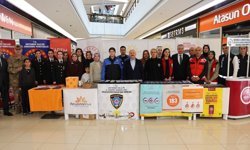 Adıyaman Valisi Varol, '8 Mart Dünya Kadınlar Günü' farkındalık standını ziyaret etti