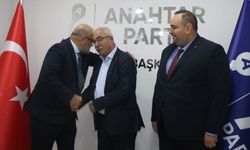 Anahtar Parti Genel Başkan Yardımcısı Aydos Adıyaman'da: CHP'li Şükrü Cem Anahtar Parti'ye katıldı - Videolu Haber