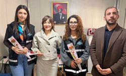 Genç Nesiller Derneği, 'Dünya Kadınlar Günü'nde kadın gazetecilere karanfil dağıttı - Videolu Haber