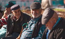 Türkiye'de yaşlı nüfus 2025'te 9,5 milyonu aştı: Her 4 haneden biri, yaşlıya ev sahipliği yapıyor