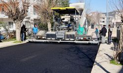 Yenimahalle'de sıcak asfalt serimi başladı: Başkan Tutdere, çalışmaları yerinde inceledi - Videolu Haber