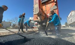 Adıyaman Belediyesi zarar gören yollarda asfalt onarım çalışmaları sürdürüyor