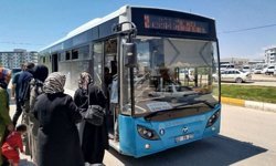 Adıyaman'da bayılan yolcuya şoförden zamanla yarışan müdahale - Videolu Haber