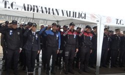 Adıyaman'da  'Polis Haftası' dolayısıyla çelenk sunma töreni düzenlendi - Videolu Haber