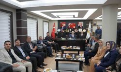 Adıyaman AK Parti heyeti Kahta Belediye Başkanı Hallaç ile bir araya geldi