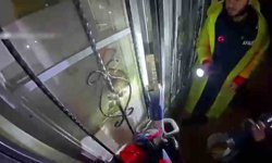 Evlerinde mahsur kalan vatandaşları AFAD kurtardı