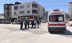 Hafif ticari araçla çarpışan motosiklet sürücüsü yaralandı