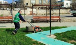Kahta Belediyesi'nden park ve yeşil alanlarda yoğun yaz mesaisi