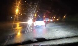 Karayoluna düşen taşlar ulaşımda aksamalara neden oldu