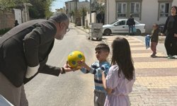 Ak Yol Derneğii 23 Nisan' da çocuklarla bir araya geldi