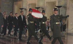 BALiz Parmak Kulübü'nden Anıtkabir'de çelenk töreni