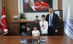 Başkan Tutdere, 23 Nisan'da koltuğunu çocuklara devretti - Videolu Haber