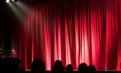 Gölge Sanat Tiyatrosu sahne alıyor