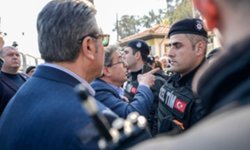 İzmir'de gerginlik sürüyor: Meslek Fabrikası'na polis ablukası altına alındı