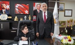 Kahta'da Başkanlık Makamı 23 Nisan'da öğrenciye devredildi