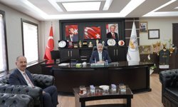 Kardeş Belediye Başkanı Arpaçay'dan Kahta Belediyesi'ne ziyaret