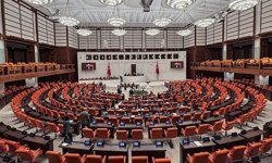 TBMM'ye gönderilen dilekçeler şaşırttı: Fay hatları patlatılsın, 50 yaş üstüne sosyal medya yasaklansın!