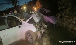 Adıyaman'da otomobil park hakindeki araca çarptı: 4 yaralı