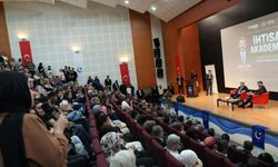 Bakan Yardımcısı Ahmet Aydın, üniversiteli gençlere Türkiye'nin gelecek vizyonunu anlattı