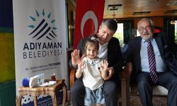 Başkan Tutdere vatandaşlarla bayramlaştı: Çocuklardan yoğun ilgi - Videolu Haber
