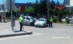 Batman'da Hafif Ticari Araç İle Otomobil Çarpıştı: 3 Yaralı