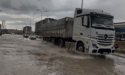 Diyarbakır Ergani’de Sağanak Hayatı Durma Noktasına Getirdi