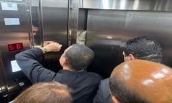 CHP Heyeti Gaziantep’te Asansörde Mahsur Kaldı