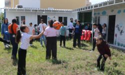 Genç Nesiller Derneği'nden depremzede çocuklara bayram etkinliği - Videolu Haber