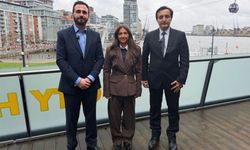 Genç Türk siyasetçi Alara Ayyıldız Londra'da Meclis'e girdi