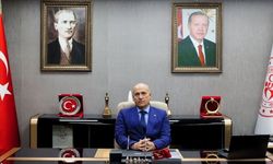 Müdür Elüstü'den Anneler günü kutlaması: 'Anne Toplumun Temelidir'