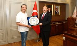 Sanatçı Çelik'ten Adıyaman'da bayram dayanışması - Videolu Haber