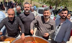 Adıyaman'da kuyumculardan Ap Aziz Dede'nin anma programında yemek ikramı