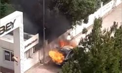 Diyarbakır'da Seyir Halindeki Otomobil Yandı