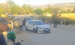 Gölbaşı'nda Otomobil Direğe Çarptı: 5 Yaralı