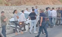 Siirt'te Düğün Konvoyunda Kaza, 2 Kişi Yaralandı