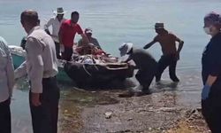 Siirt'te Fenalaşan Hasta Tekneyle Ambulansa Ulaştırıldı