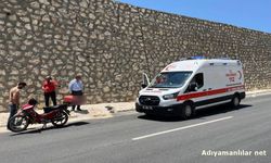 Besni'de Devrilen Motosikletin Sürücüsü Yaralandı