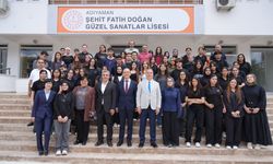 Çin Büyükelçisi Jiang Xuebin, Adıyaman'da Güzel Sanatlar Lisesi öğrencileriyle buluştu