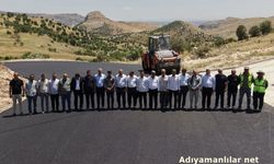 Kahta'da Dumlu-Alidam Yolunda Asfalt Çalışması Devam Ediyor