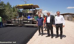 Kahta'da Yılın İlk Sıcak Asfalt Çalışması Başladı