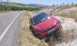 Adıyaman'da otomobil şarampole devrildi: 3 yaralı var