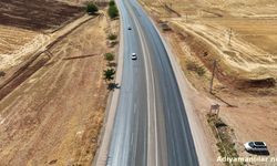 Adıyaman'da 40 Derece Sıcak Asfaltı Eritti