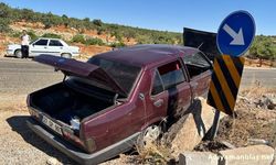 Besni'de Otomobil Refüje Çarptı, 3 Yaralı