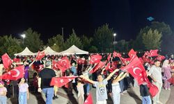 Adıyaman'da 30 Ağustos coşkusu: Eğri Çayı Parkı Türk bayraklarıyla renklendi