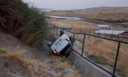Otomobil şarampole yuvarlandı