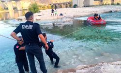 Piknik yaparken köprü altında mahsur kalan 6 kişi kurtarıldı
