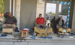 Adıyaman'da ayakkabı boyacıları Başkan Tutdere'den çalışma alanı istedi